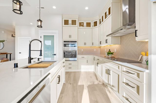 4090 Kingwood St, Kennewick, WA 99337