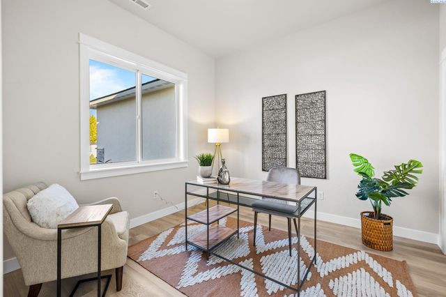 4090 Kingwood St, Kennewick, WA 99337