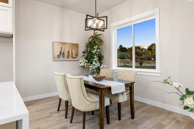 4090 Kingwood St, Kennewick, WA 99337