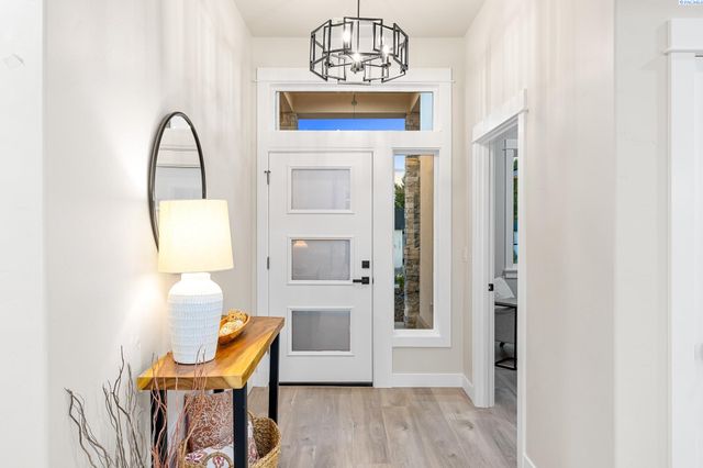 4090 Kingwood St, Kennewick, WA 99337