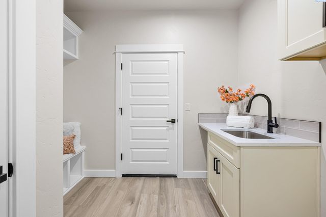 4090 Kingwood St, Kennewick, WA 99337