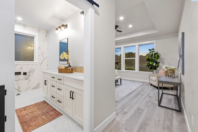 4090 Kingwood St, Kennewick, WA 99337