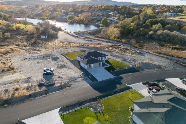 4090 Kingwood St, Kennewick, WA 99337