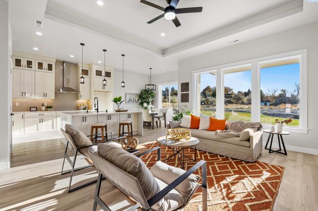 4090 Kingwood St, Kennewick, WA 99337