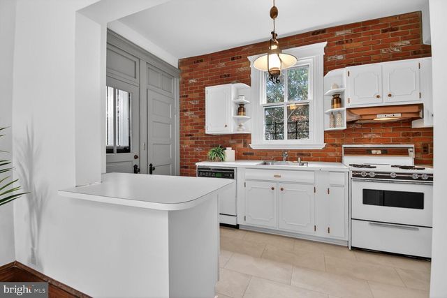 2322 37TH ST NW, Washington, DC 20007