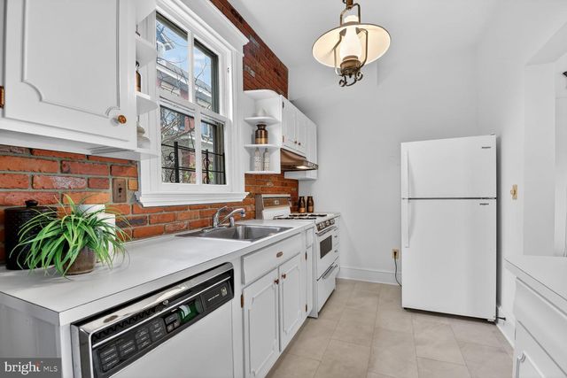 2322 37TH ST NW, Washington, DC 20007