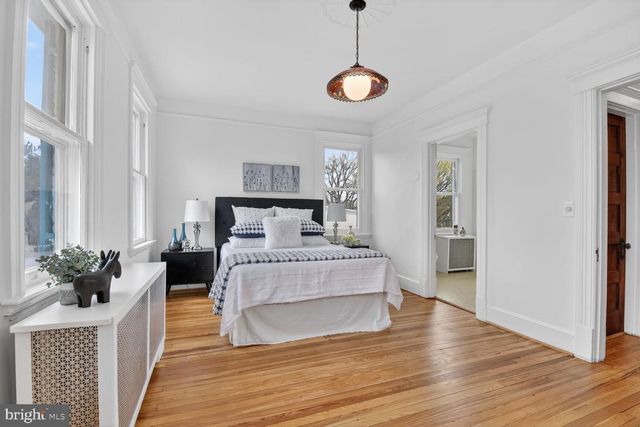 2322 37TH ST NW, Washington, DC 20007