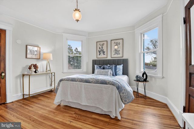 2322 37TH ST NW, Washington, DC 20007