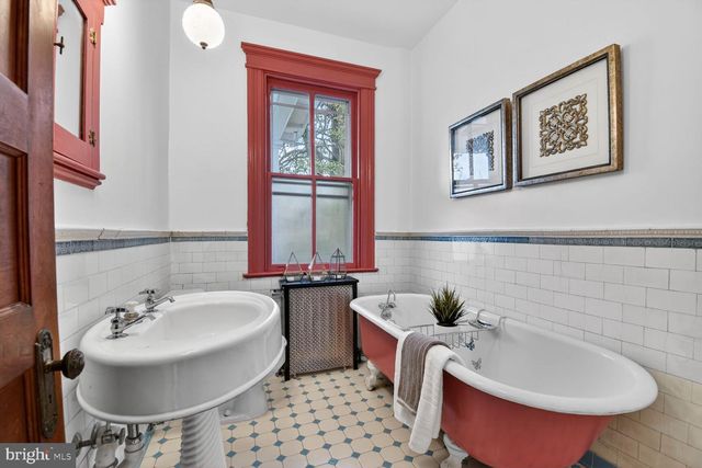 2322 37TH ST NW, Washington, DC 20007