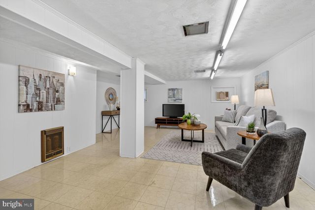 2322 37TH ST NW, Washington, DC 20007