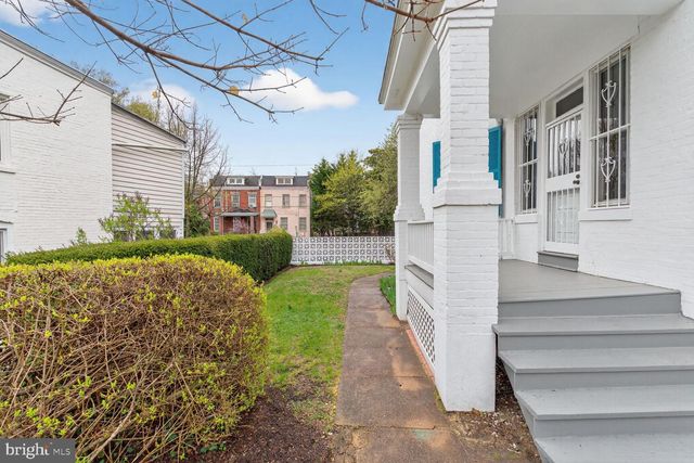 2322 37TH ST NW, Washington, DC 20007