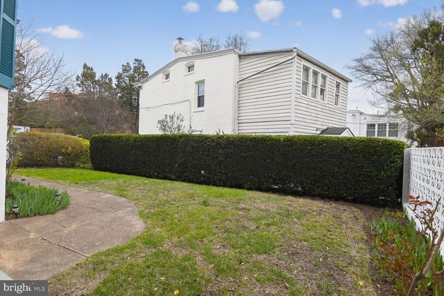 2322 37TH ST NW, Washington, DC 20007