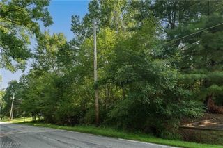 Pinewood Drive, Youngstown, OH 44512