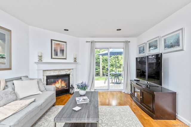 1 Plantation Drive, Hauppauge, NY 11788