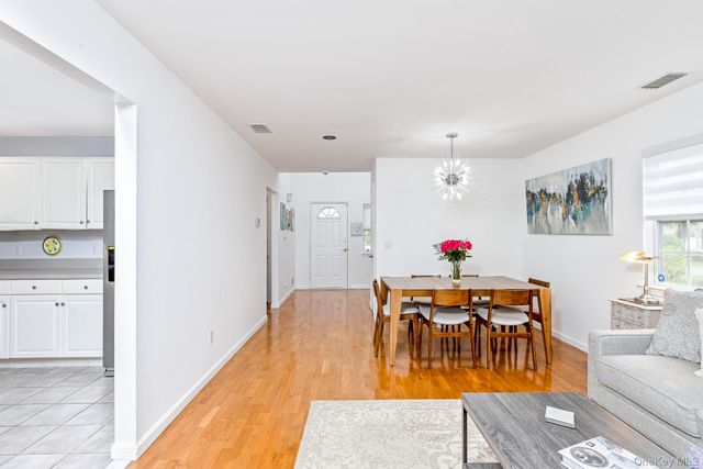 1 Plantation Drive, Hauppauge, NY 11788