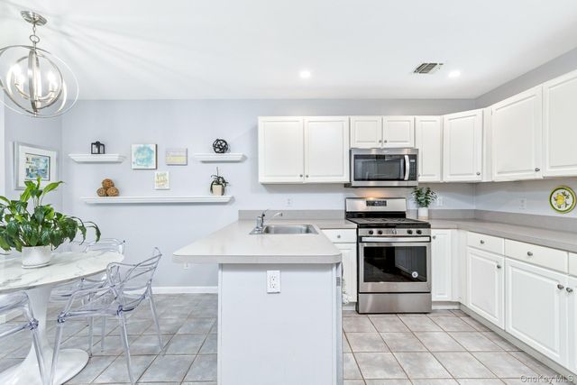 1 Plantation Drive, Hauppauge, NY 11788