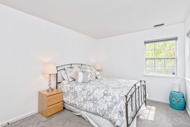1 Plantation Drive, Hauppauge, NY 11788