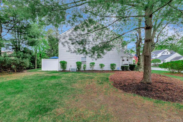 1 Plantation Drive, Hauppauge, NY 11788