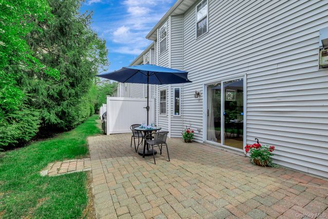 1 Plantation Drive, Hauppauge, NY 11788
