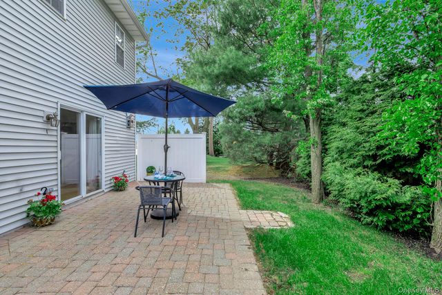 1 Plantation Drive, Hauppauge, NY 11788
