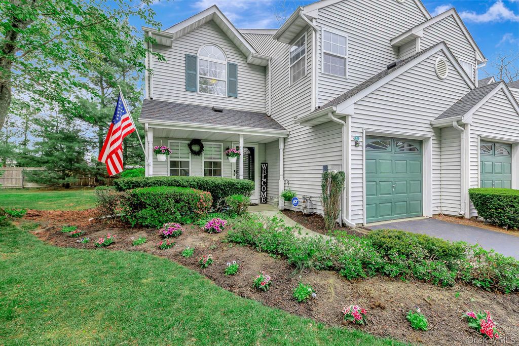 1 Plantation Drive, Hauppauge, NY 11788