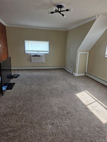 68 Summer Lane, Hicksville, NY 11801