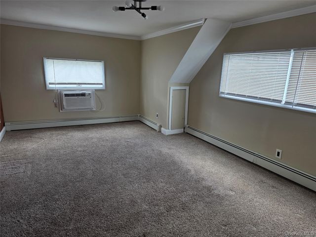 68 Summer Lane, Hicksville, NY 11801