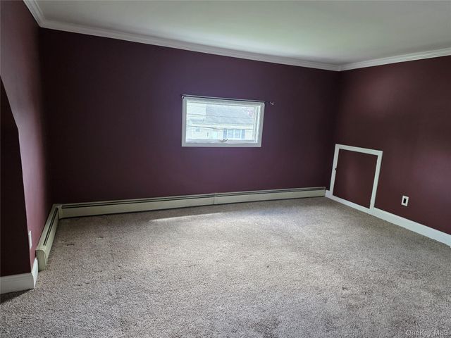 68 Summer Lane, Hicksville, NY 11801