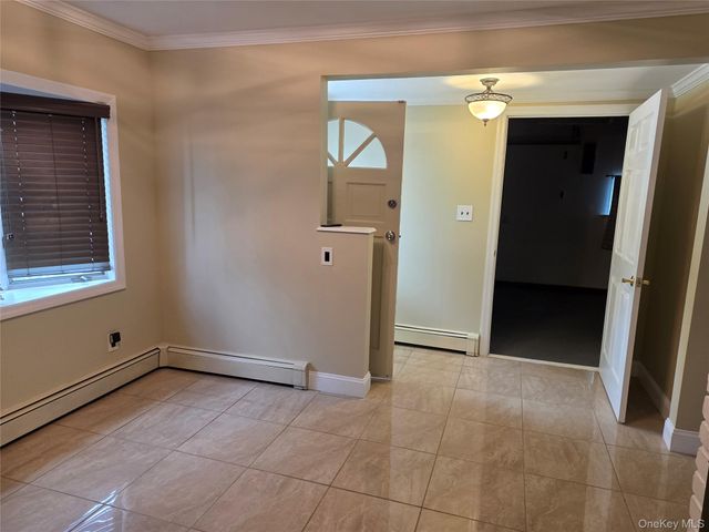 68 Summer Lane, Hicksville, NY 11801
