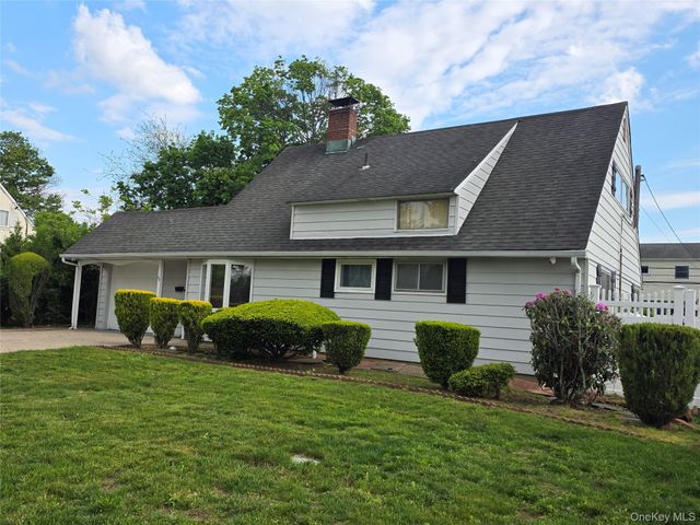 68 Summer Lane, Hicksville, NY 11801