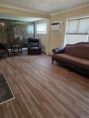 68 Summer Lane, Hicksville, NY 11801
