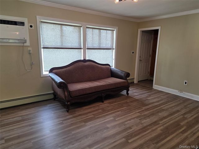 68 Summer Lane, Hicksville, NY 11801