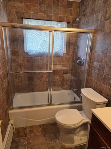 68 Summer Lane, Hicksville, NY 11801
