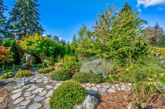 9426 Lake Washington Boulevard NE, Bellevue, WA 98004