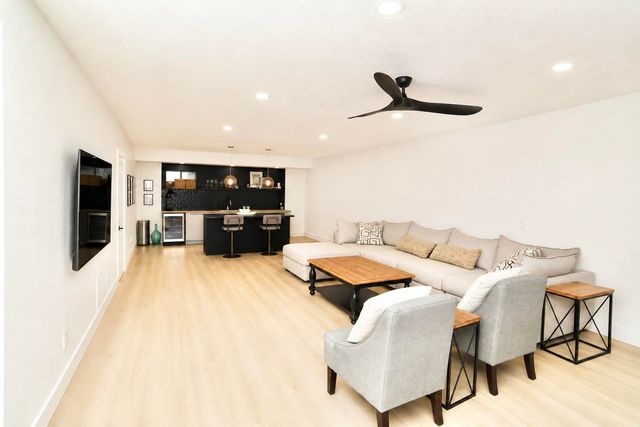 215 W Pine Hill Court, Nixa, MO 65714