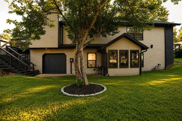 215 W Pine Hill Court, Nixa, MO 65714