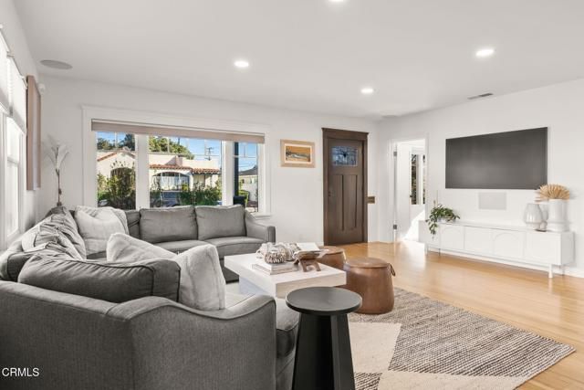 215 Coronado Street, Ventura, CA 93001