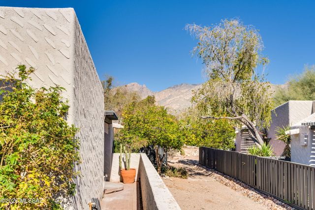 5420 N La Casita Drive, Tucson, AZ 85718