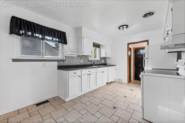 13024 Orange Street, Southgate, MI 48195