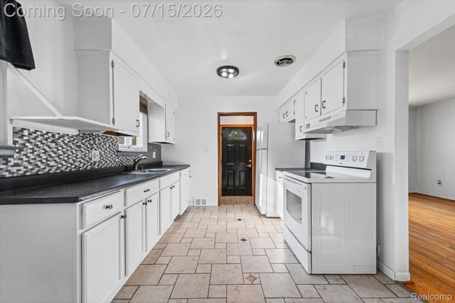13024 Orange Street, Southgate, MI 48195