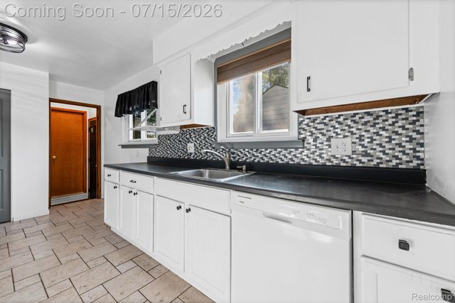 13024 Orange Street, Southgate, MI 48195