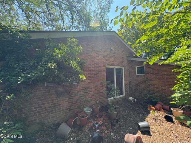 1157 Nanette Drive, Toledo, OH 43614