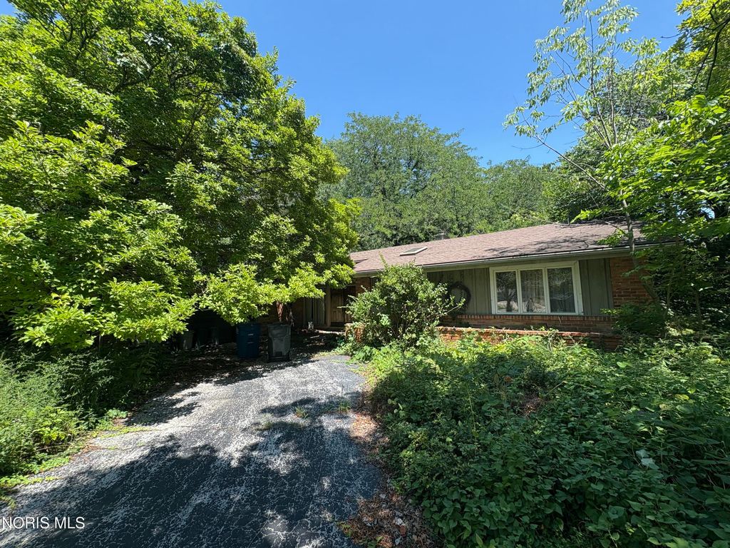 1157 Nanette Drive, Toledo, OH 43614