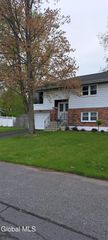 11 Jules Drive B, Colonie, NY 12205