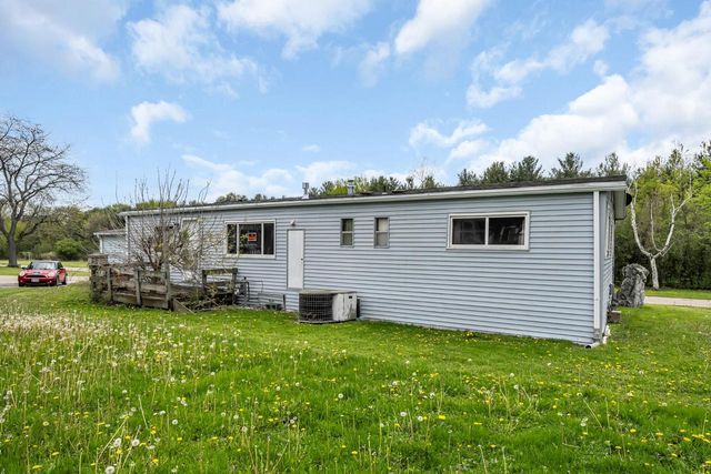 1488 Greenfield AVENUE, Burlington, WI 53105