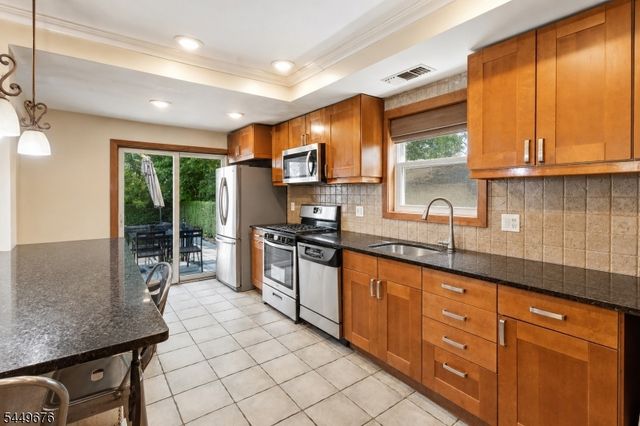 821 Wyoming Ave, Elizabeth City, NJ 07208