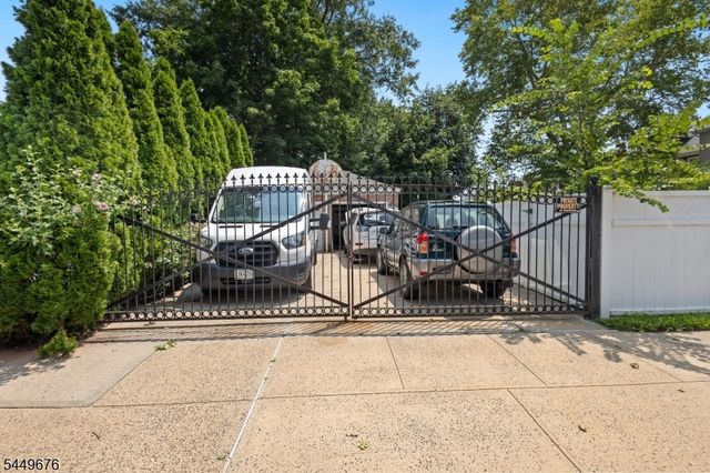 821 Wyoming Ave, Elizabeth City, NJ 07208
