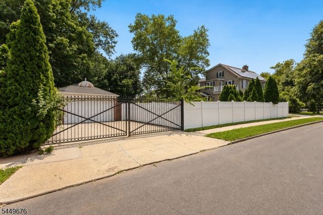 821 Wyoming Ave, Elizabeth City, NJ 07208