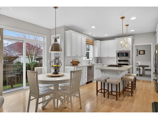 14024 Nw EAGLERIDGE Ln, Portland, OR 97229