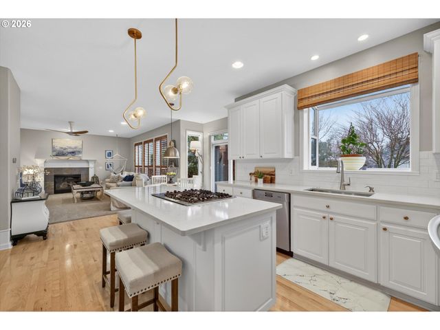 14024 Nw EAGLERIDGE Ln, Portland, OR 97229